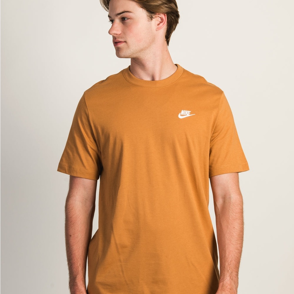 Nike Men's Mustard Yellow Short Sleeve Tee